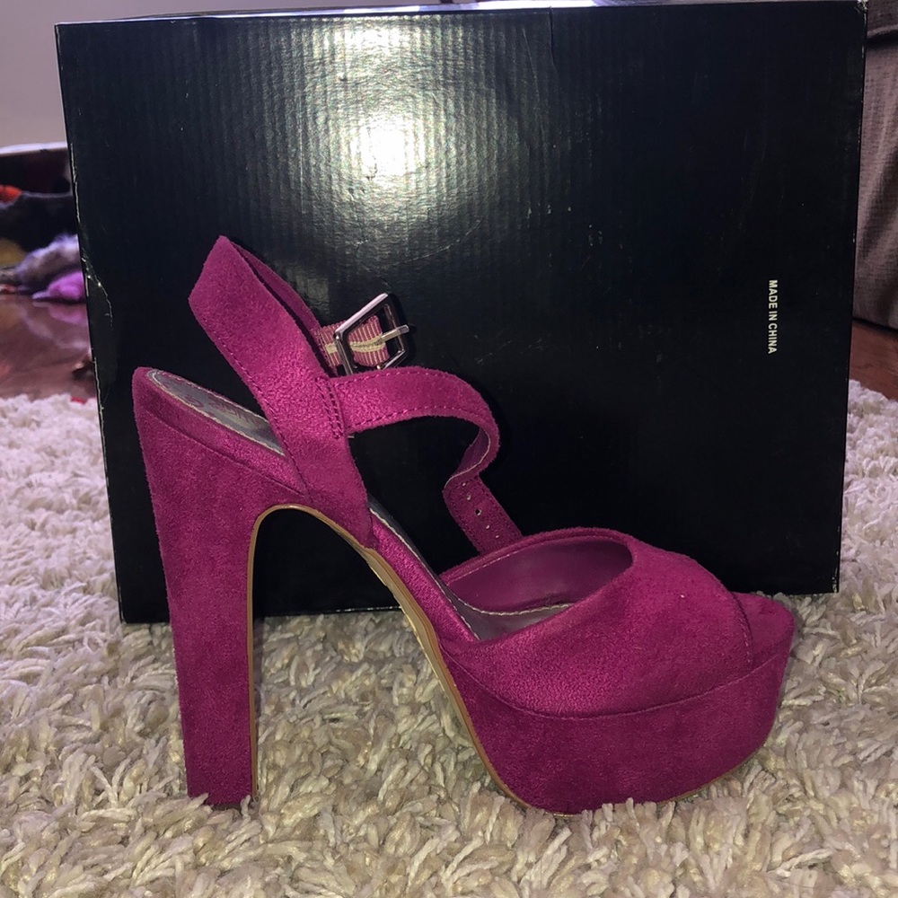 Heels - Picture 2 of 5